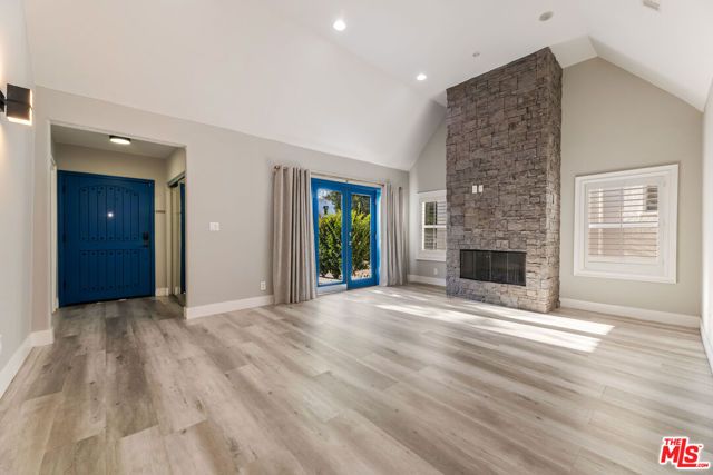 1112 S Highland Avenue, Los Angeles, CA 90019
