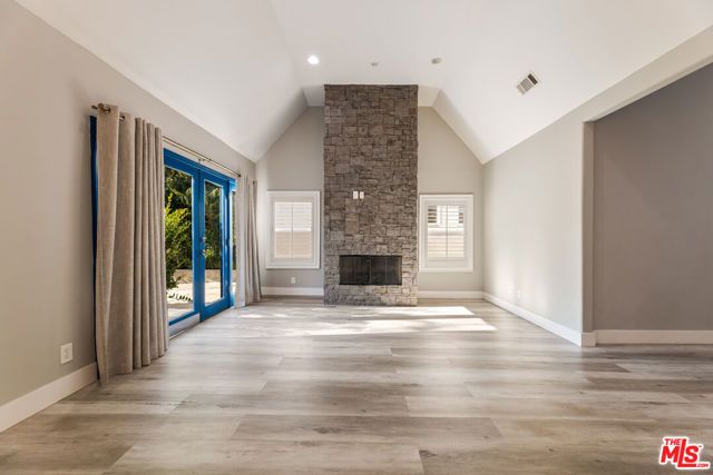 1112 S Highland Avenue, Los Angeles, CA 90019