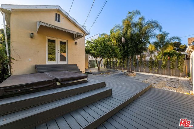 1112 S Highland Avenue, Los Angeles, CA 90019