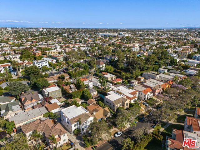 1112 S Highland Avenue, Los Angeles, CA 90019