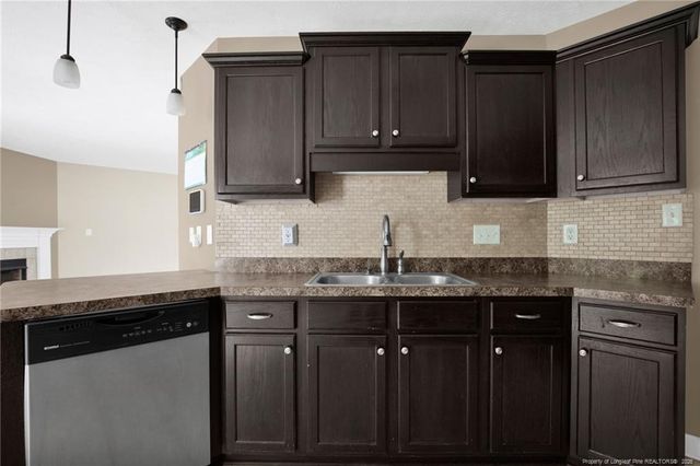 467 Thorncliff Drive, Raeford, NC 28376