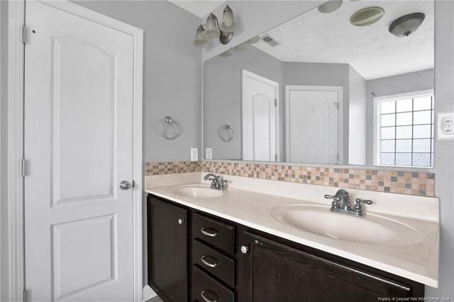 467 Thorncliff Drive, Raeford, NC 28376