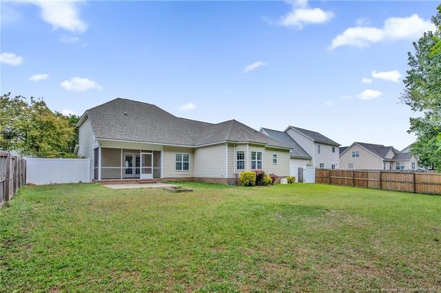 467 Thorncliff Drive, Raeford, NC 28376