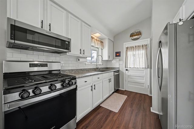 22960 Manning Street, Farmington, MI 48336