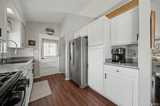 22960 Manning Street, Farmington, MI 48336