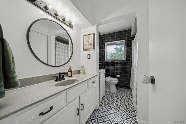 22960 Manning Street, Farmington, MI 48336