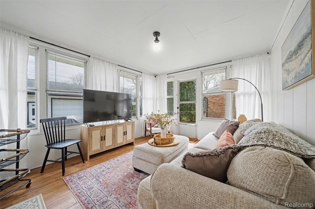 22960 Manning Street, Farmington, MI 48336