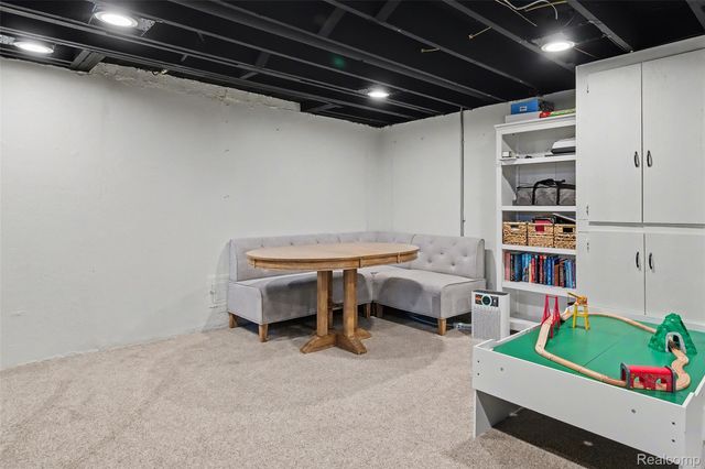 22960 Manning Street, Farmington, MI 48336