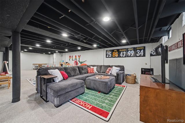 22960 Manning Street, Farmington, MI 48336