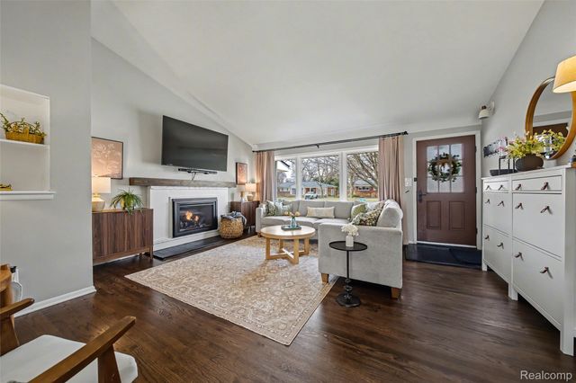 22960 Manning Street, Farmington, MI 48336