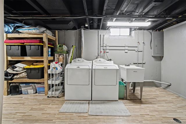 22960 Manning Street, Farmington, MI 48336