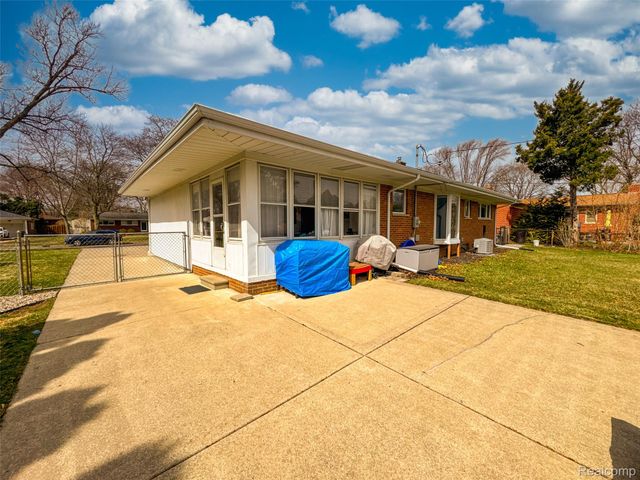 22960 Manning Street, Farmington, MI 48336