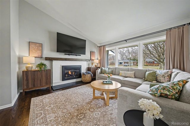 22960 Manning Street, Farmington, MI 48336