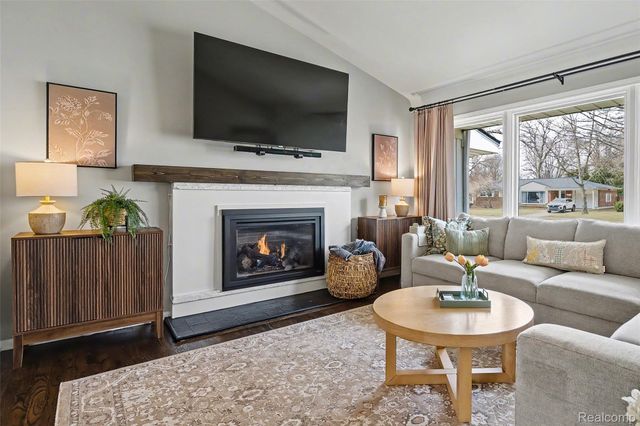 22960 Manning Street, Farmington, MI 48336