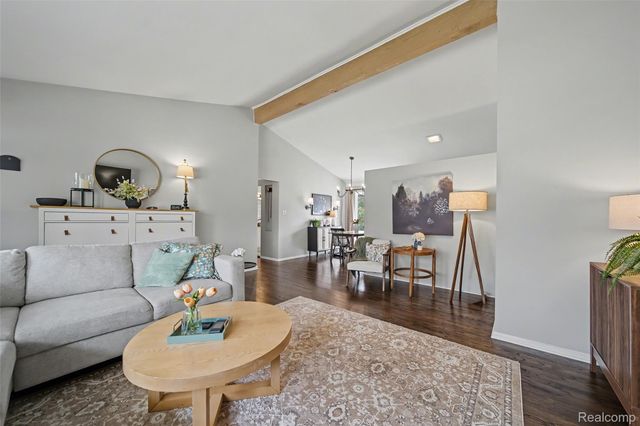 22960 Manning Street, Farmington, MI 48336