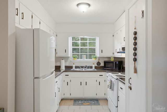 620 Carondelay Dr, Pensacola, FL 32506