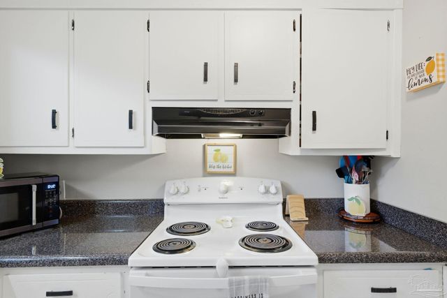 620 Carondelay Dr, Pensacola, FL 32506