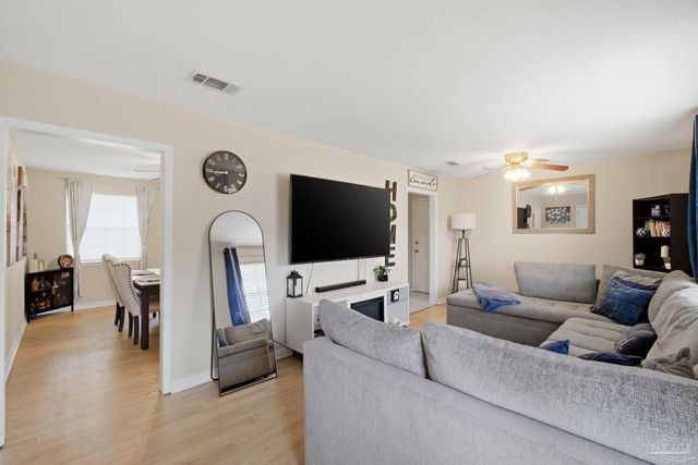 620 Carondelay Dr, Pensacola, FL 32506