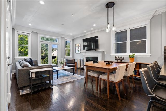 823 W WOLFRAM Street 2E, Chicago, IL 60657