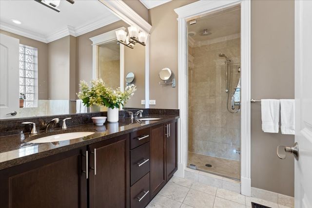 823 W WOLFRAM Street 2E, Chicago, IL 60657