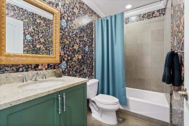 823 W WOLFRAM Street 2E, Chicago, IL 60657