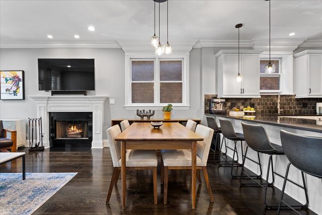 823 W WOLFRAM Street 2E, Chicago, IL 60657