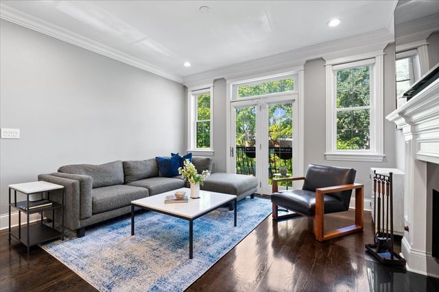823 W WOLFRAM Street 2E, Chicago, IL 60657
