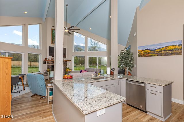 2221 Meadowbrook Lane, Sevierville, TN 37862