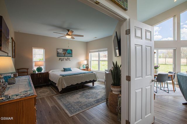 2221 Meadowbrook Lane, Sevierville, TN 37862