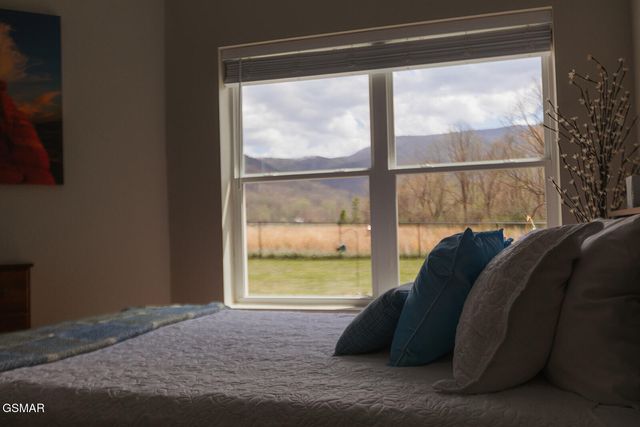 2221 Meadowbrook Lane, Sevierville, TN 37862
