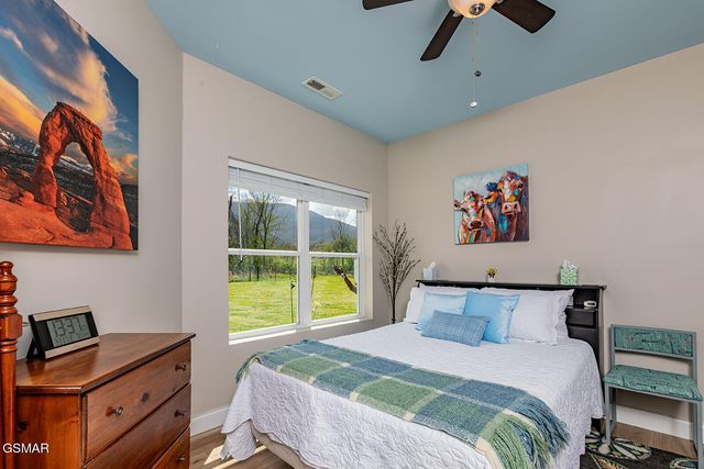 2221 Meadowbrook Lane, Sevierville, TN 37862