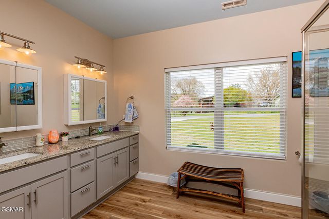 2221 Meadowbrook Lane, Sevierville, TN 37862