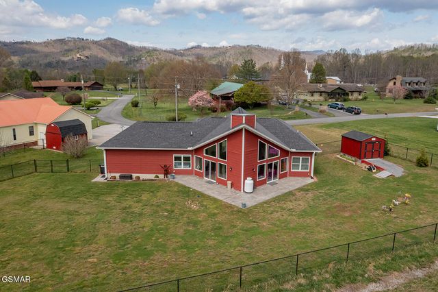 2221 Meadowbrook Lane, Sevierville, TN 37862