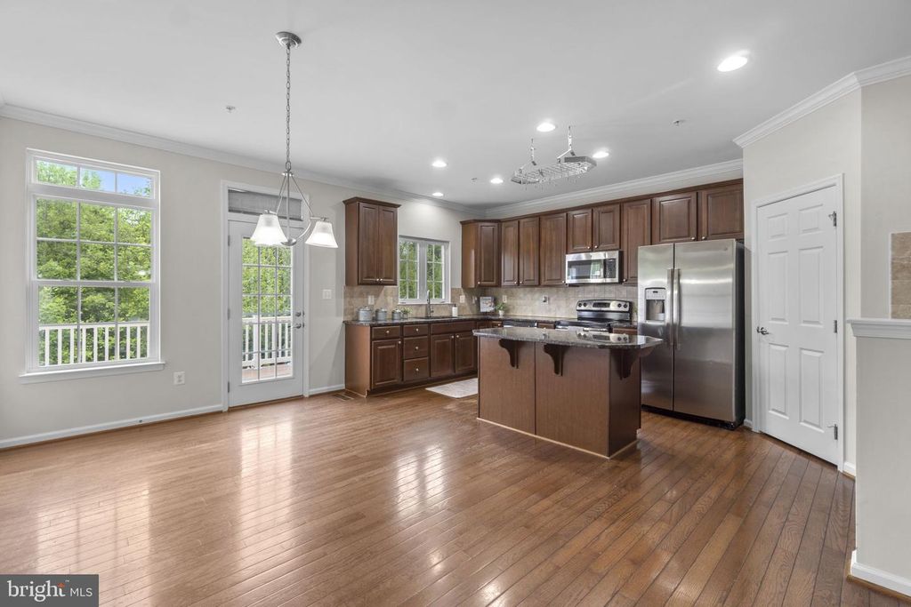 Image 3 of property listing at 7563 WILLOW BOTTOM RD, Sykesville, MD 21784