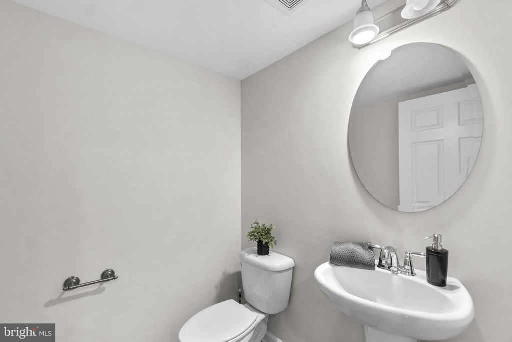 Image 38 of property listing at 7563 WILLOW BOTTOM RD, Sykesville, MD 21784