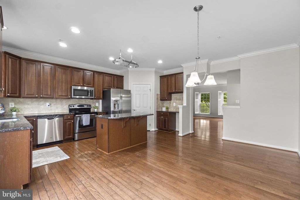 Image 4 of property listing at 7563 WILLOW BOTTOM RD, Sykesville, MD 21784