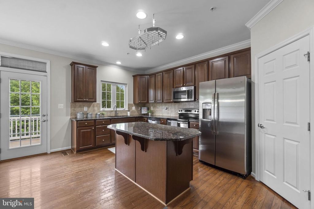 Image 6 of property listing at 7563 WILLOW BOTTOM RD, Sykesville, MD 21784