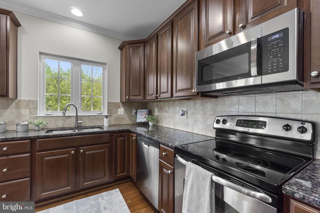 Image 7 of property listing at 7563 WILLOW BOTTOM RD, Sykesville, MD 21784