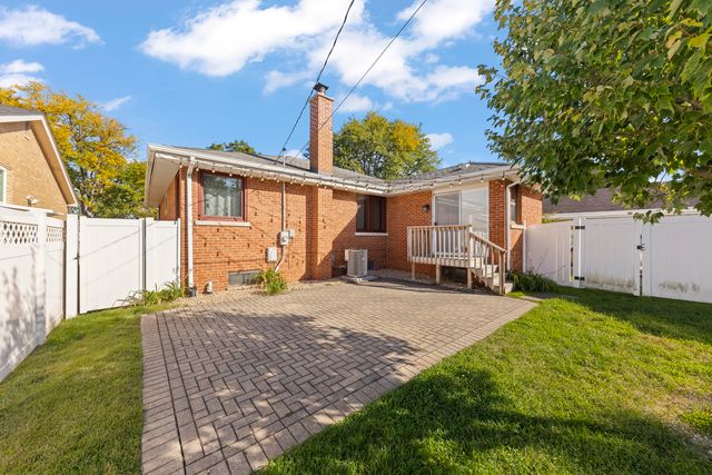 1944 Stratford Avenue, Westchester, IL 60154