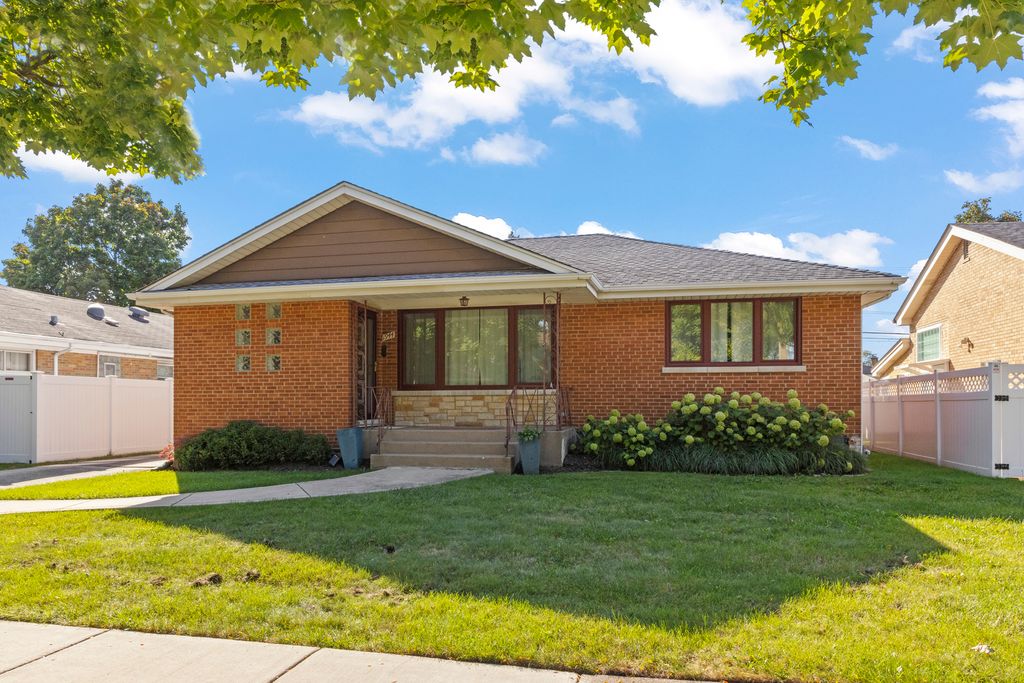1944 Stratford Avenue, Westchester, IL 60154