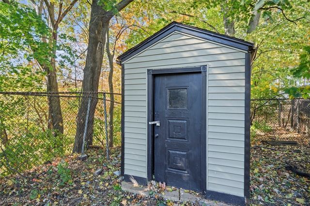 3902 W 37th Street, Cleveland, OH 44109