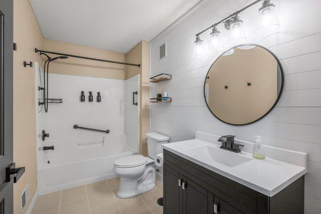 8870 Peep Oday Trail, Eden Prairie, MN 55347