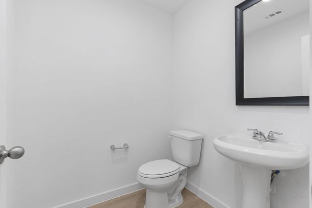 9038 Rose Water Trail, Iowa Colony, TX 77583