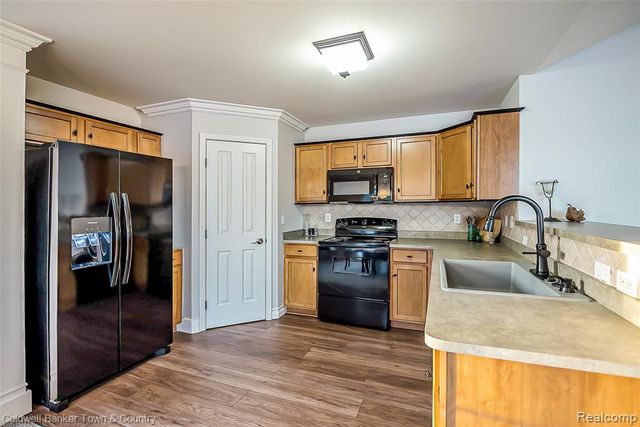 4324 Hampton Ridge Boulevard, Howell, MI 48843