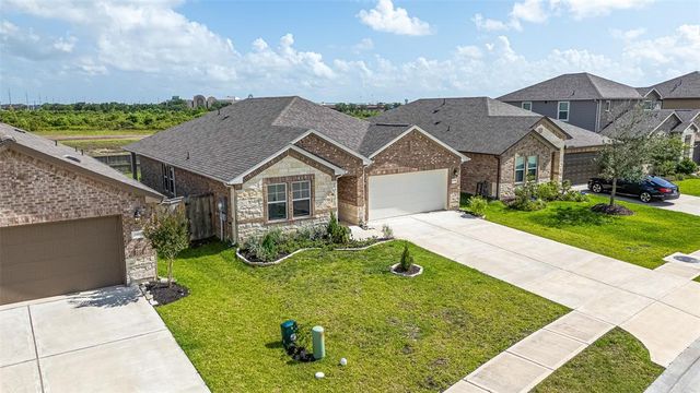 10005 Hermann Trace, Texas City, TX 77591