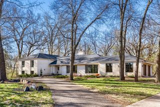 23 Evergreen Road, North Oaks, MN 55127