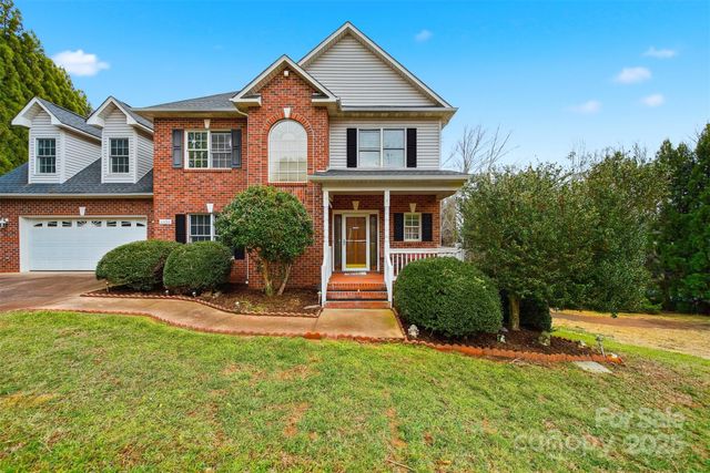 4434 Steeple Chase Drive, Hickory, NC 28601