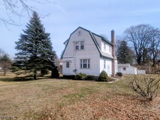 70 N Hillside Ave, Roxbury Twp., NJ 07847