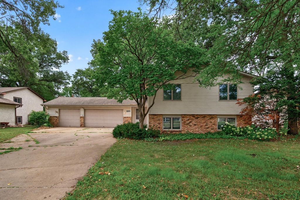 820 86th Lane NW, Coon Rapids, MN 55433