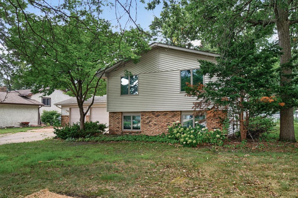 820 86th Lane NW, Coon Rapids, MN 55433 — photo 2